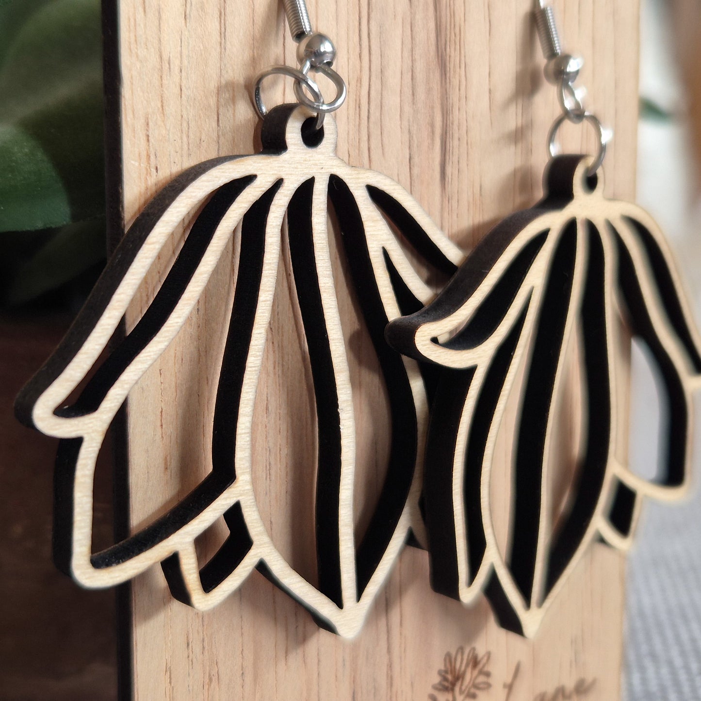 Large Magnolia Drops