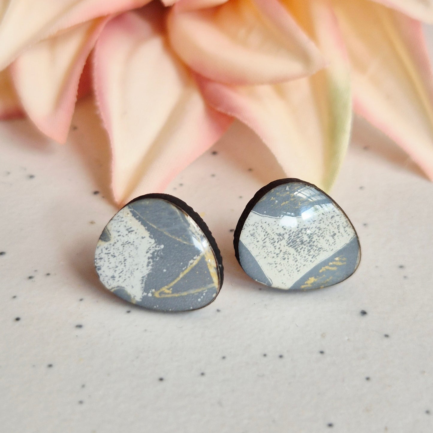 Gel Plate Organic Studs (Yellow, white, grey)