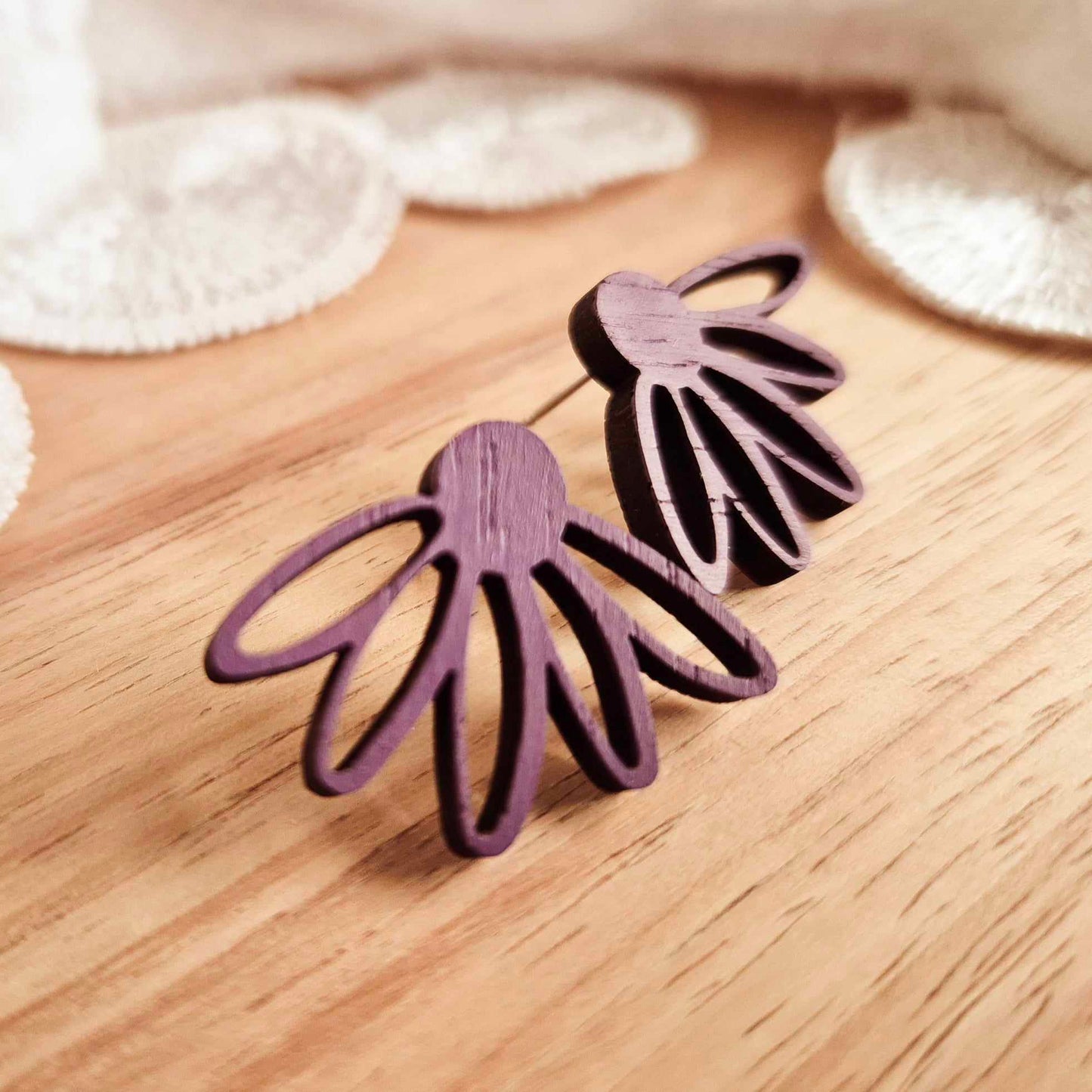 Hey There Daisy Studs (Plum)
