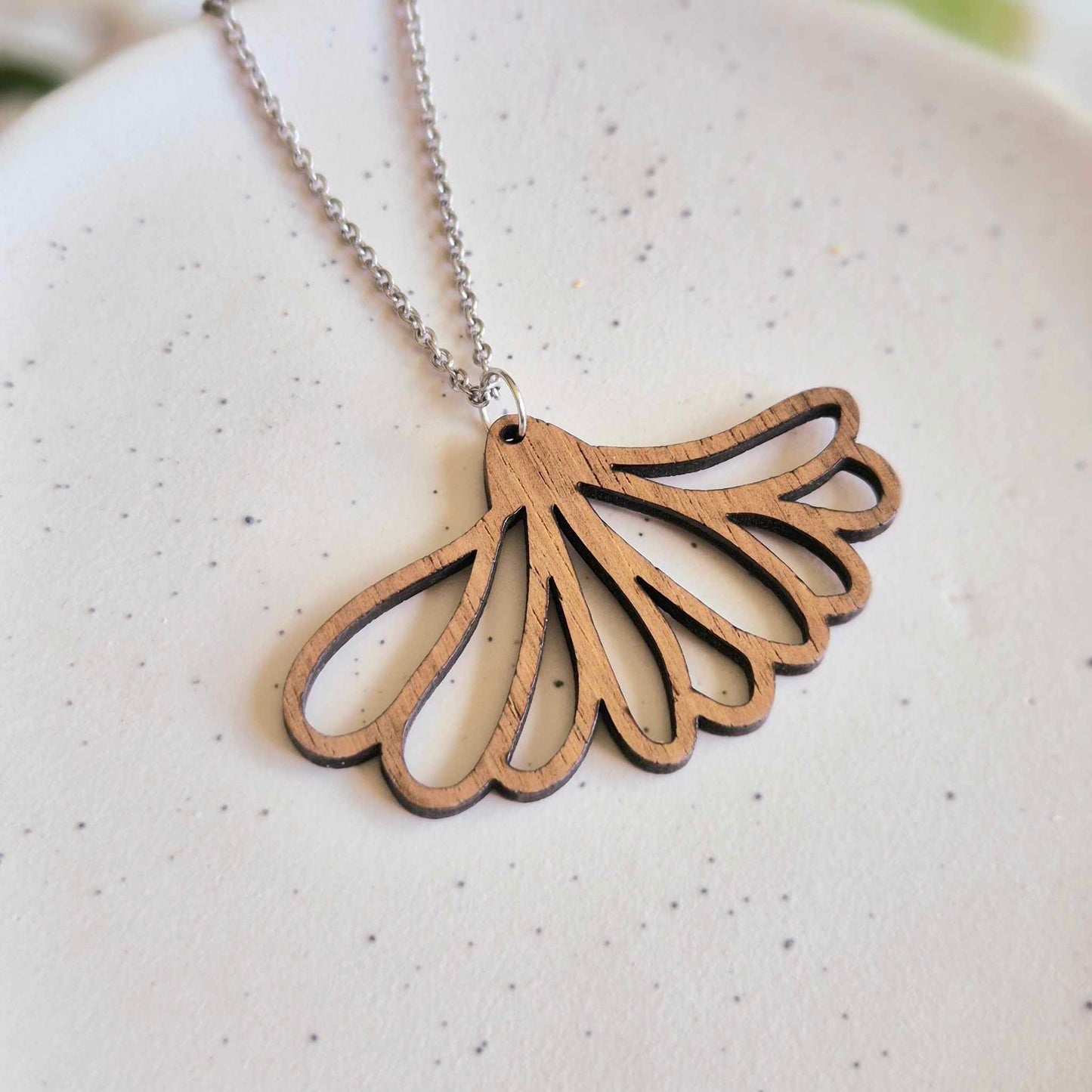 Hey There Daisy Pendant (chain optional)