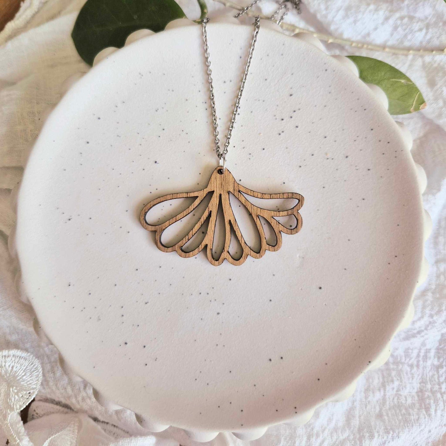 Hey There Daisy Pendant (chain optional)