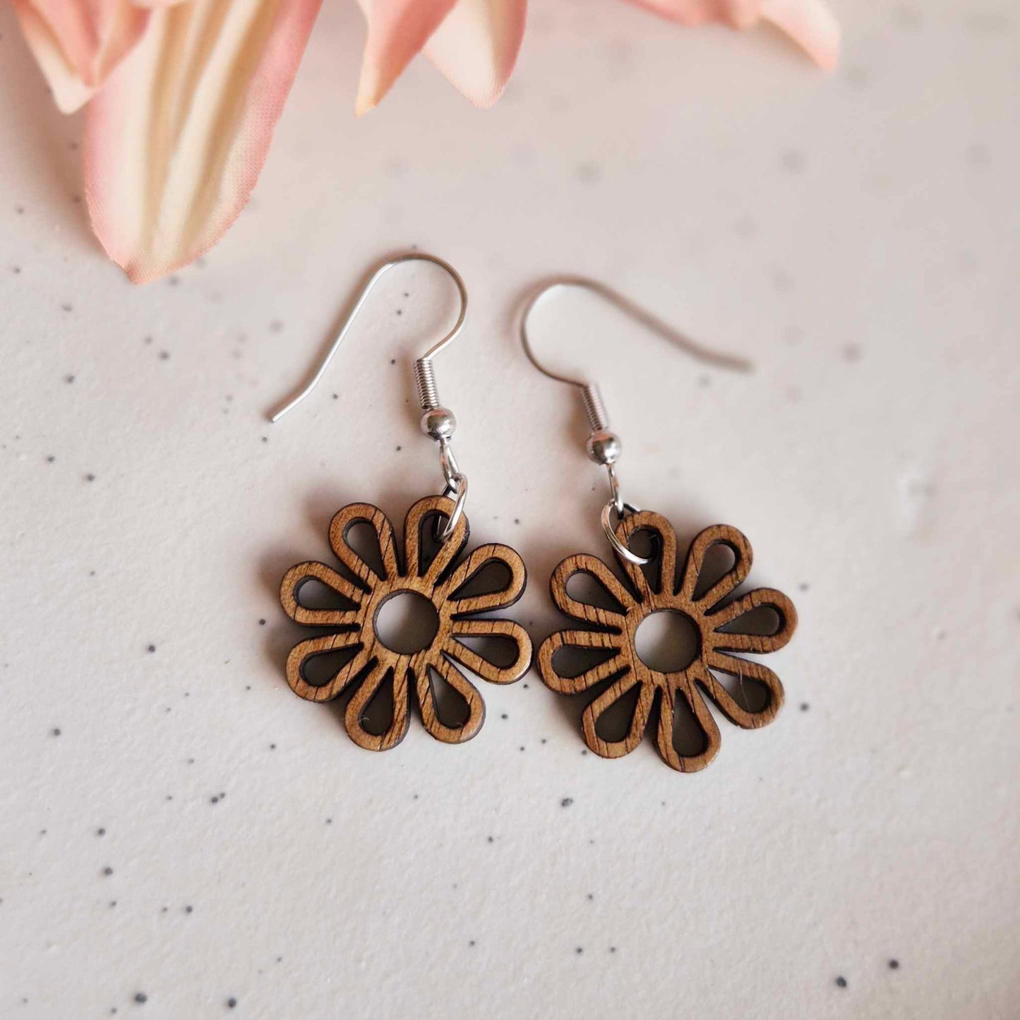 Petite Daisy Drops (Blackwood)