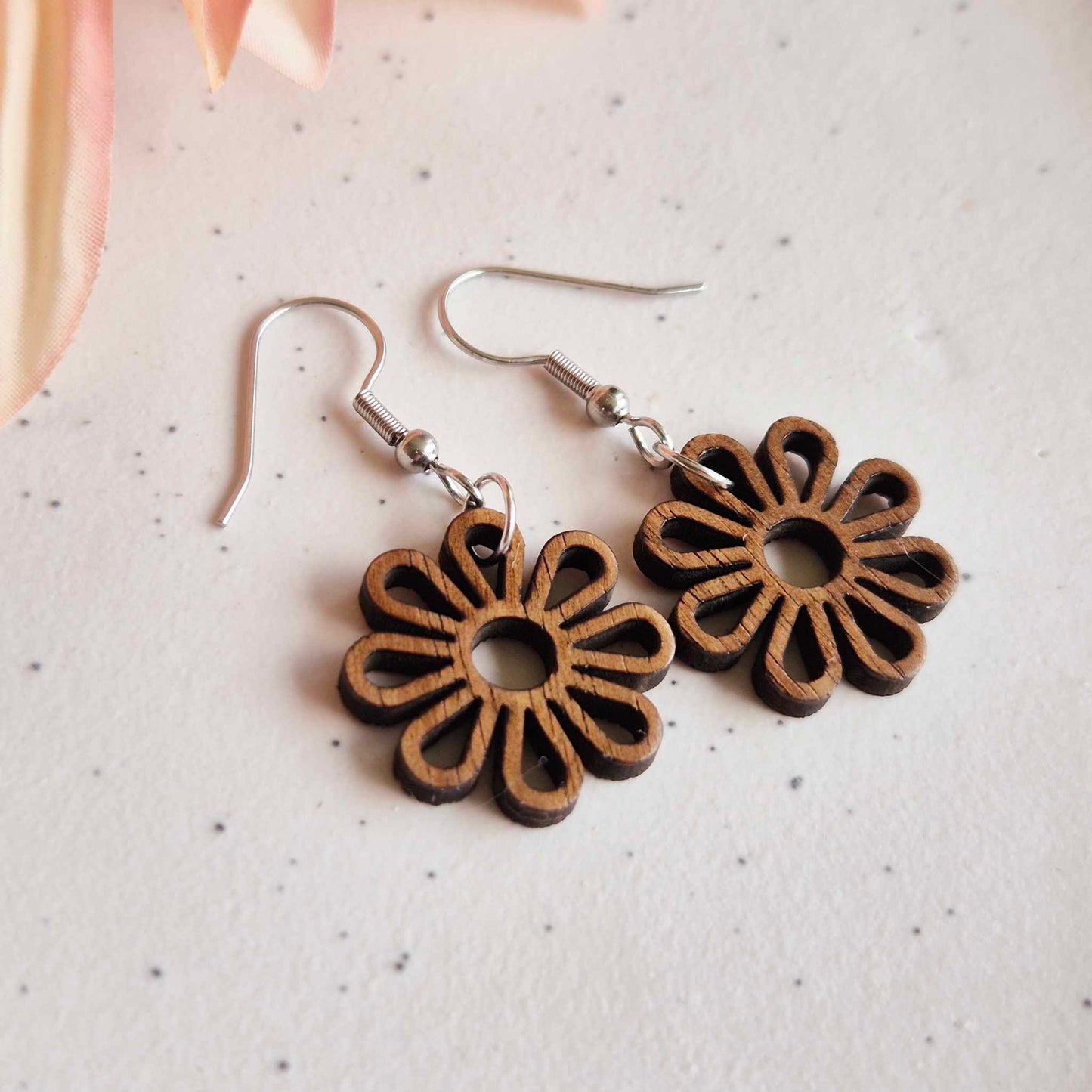 Petite Daisy Drops (Blackwood)
