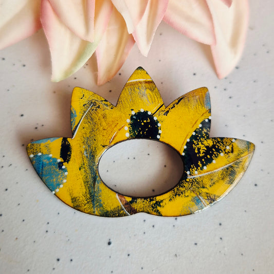 Lotus Gel Plate Glasses Brooch