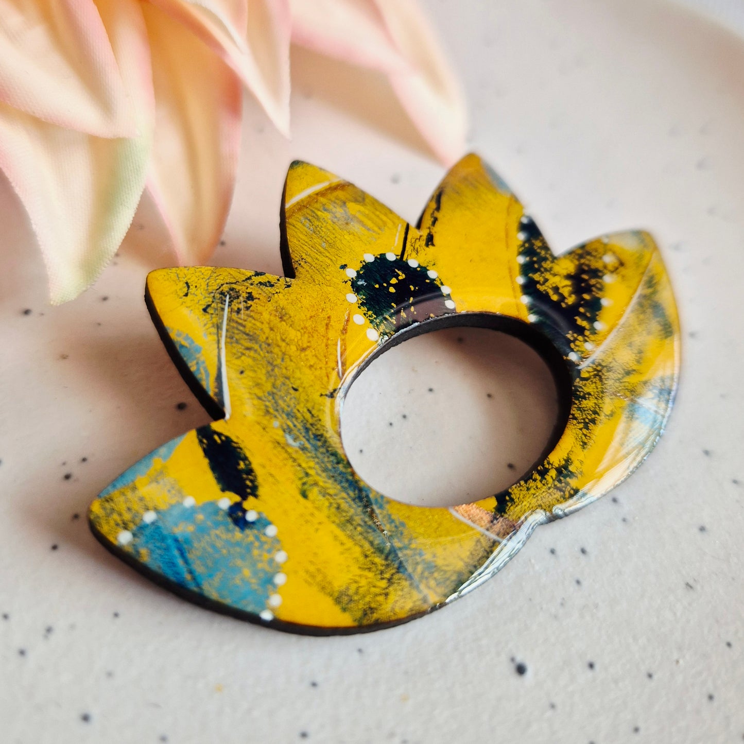 Lotus Gel Plate Glasses Brooch