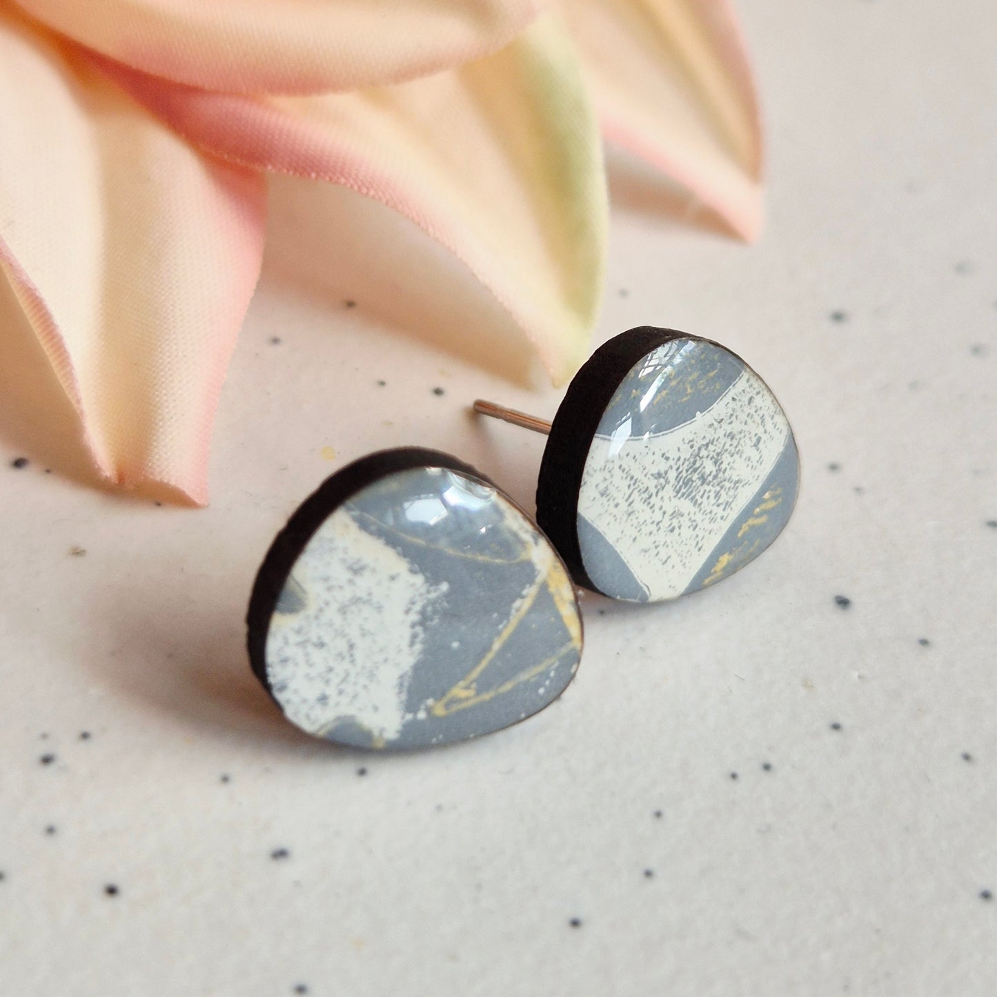 Gel Plate Organic Studs (Yellow, white, grey)