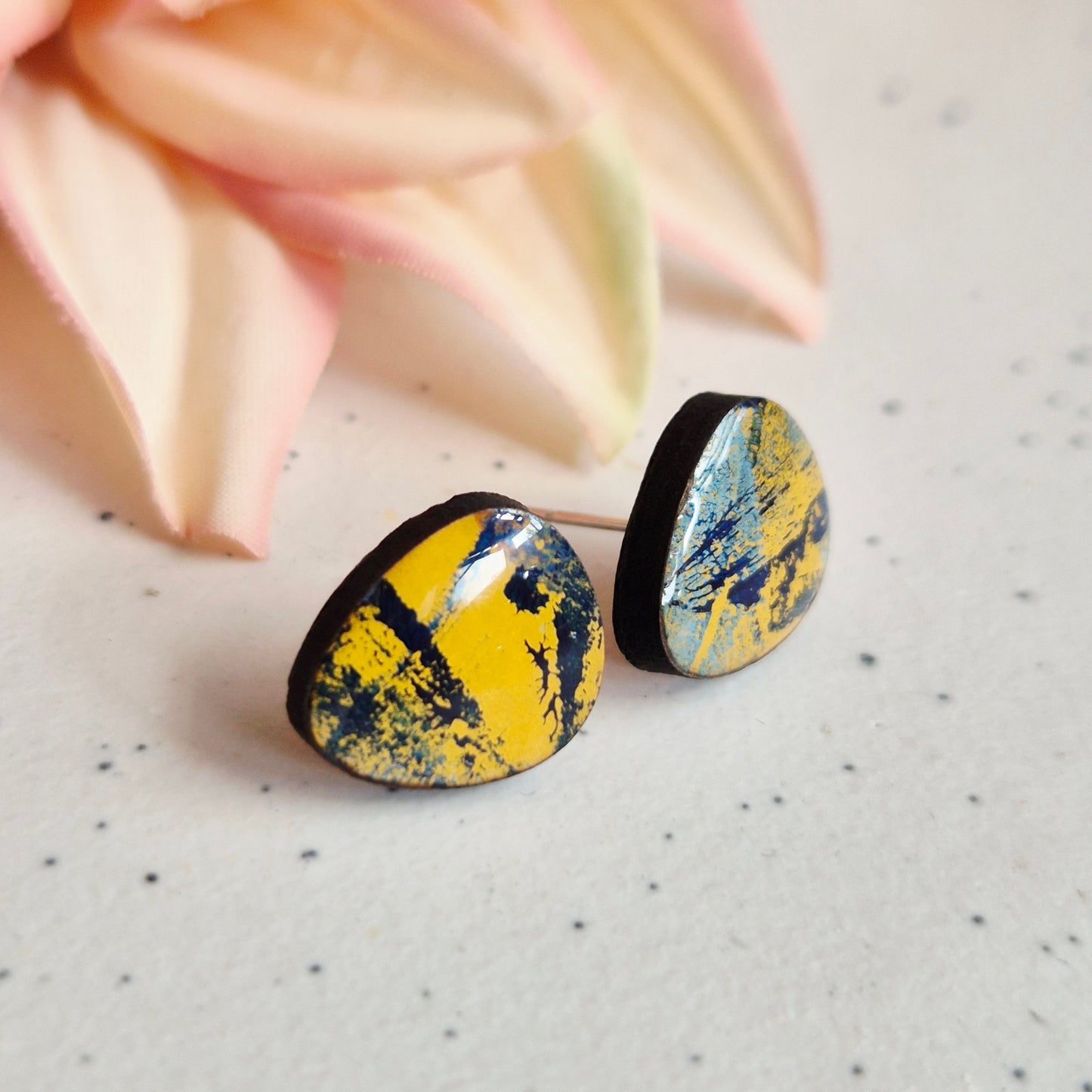 Gel Plate Organic Studs (Yellow ochre)