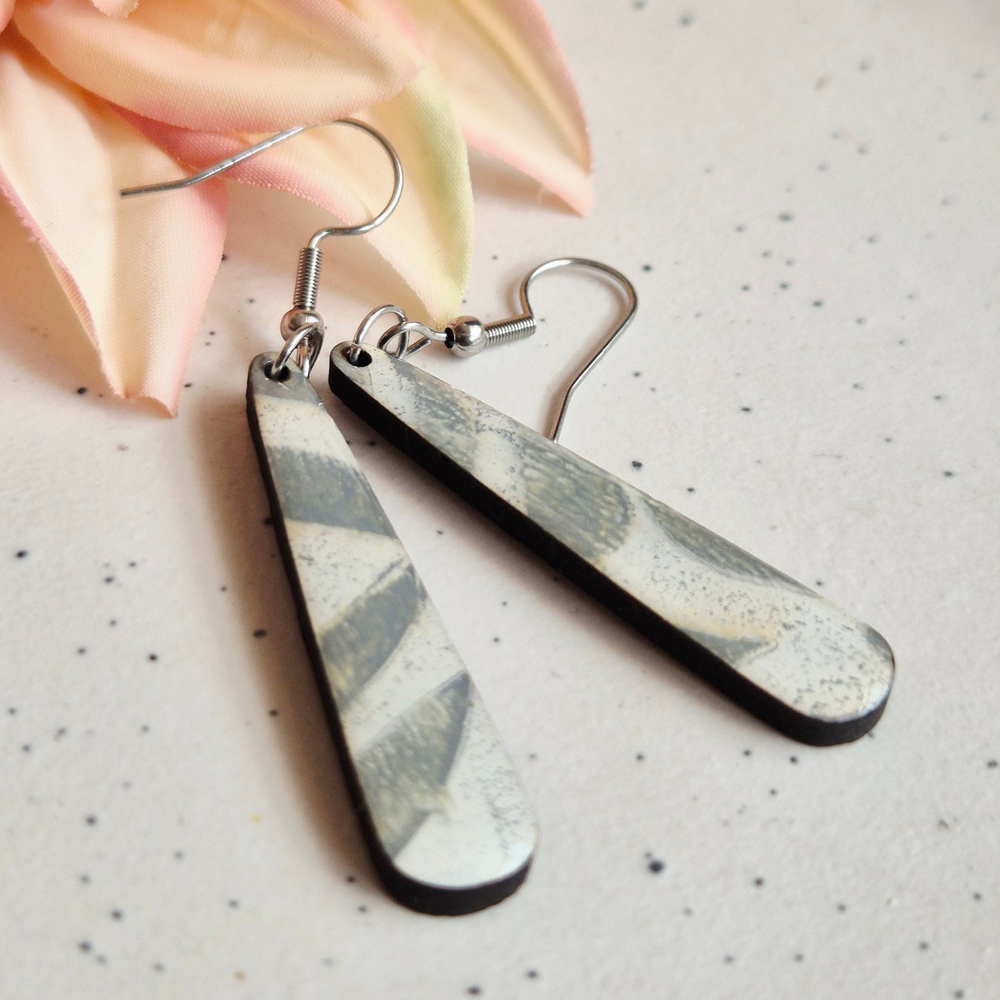 Gel Plate Dangles (White, grey, yellow)