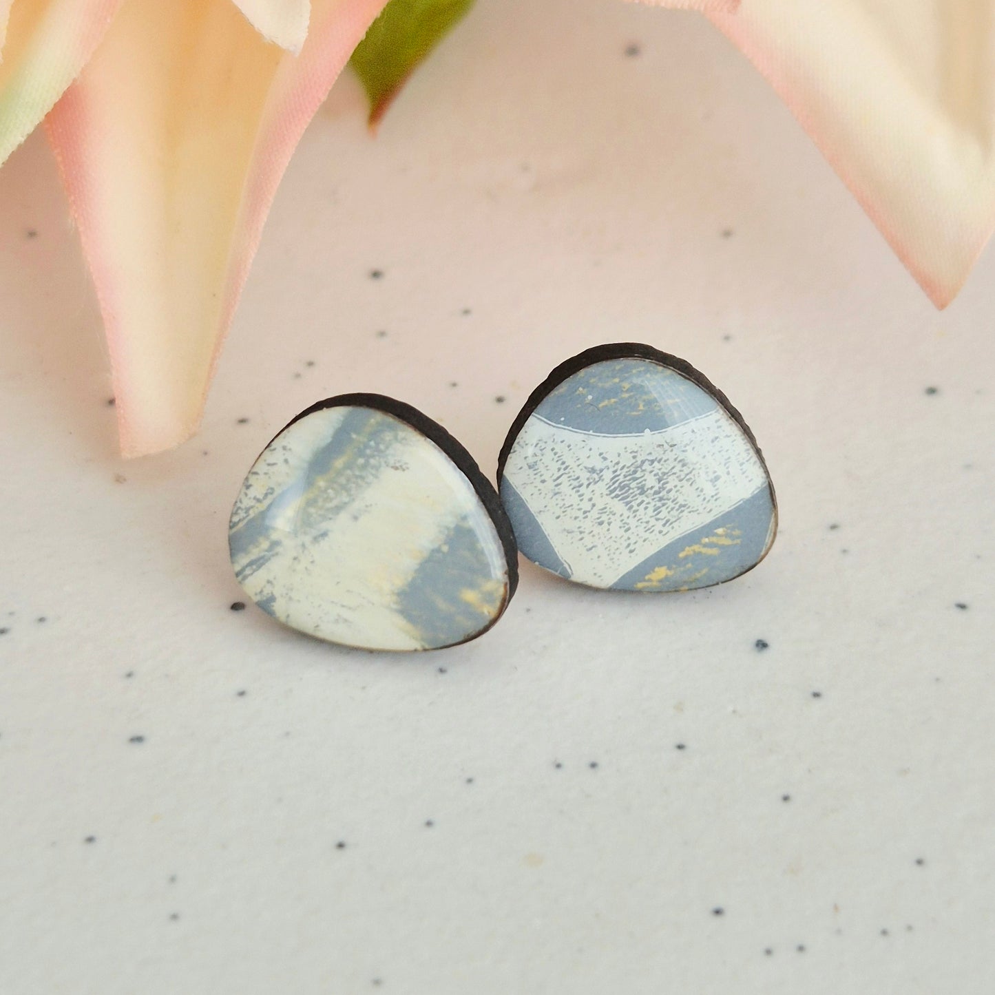 Gel Plate Organic Studs (Yellow, white, grey)